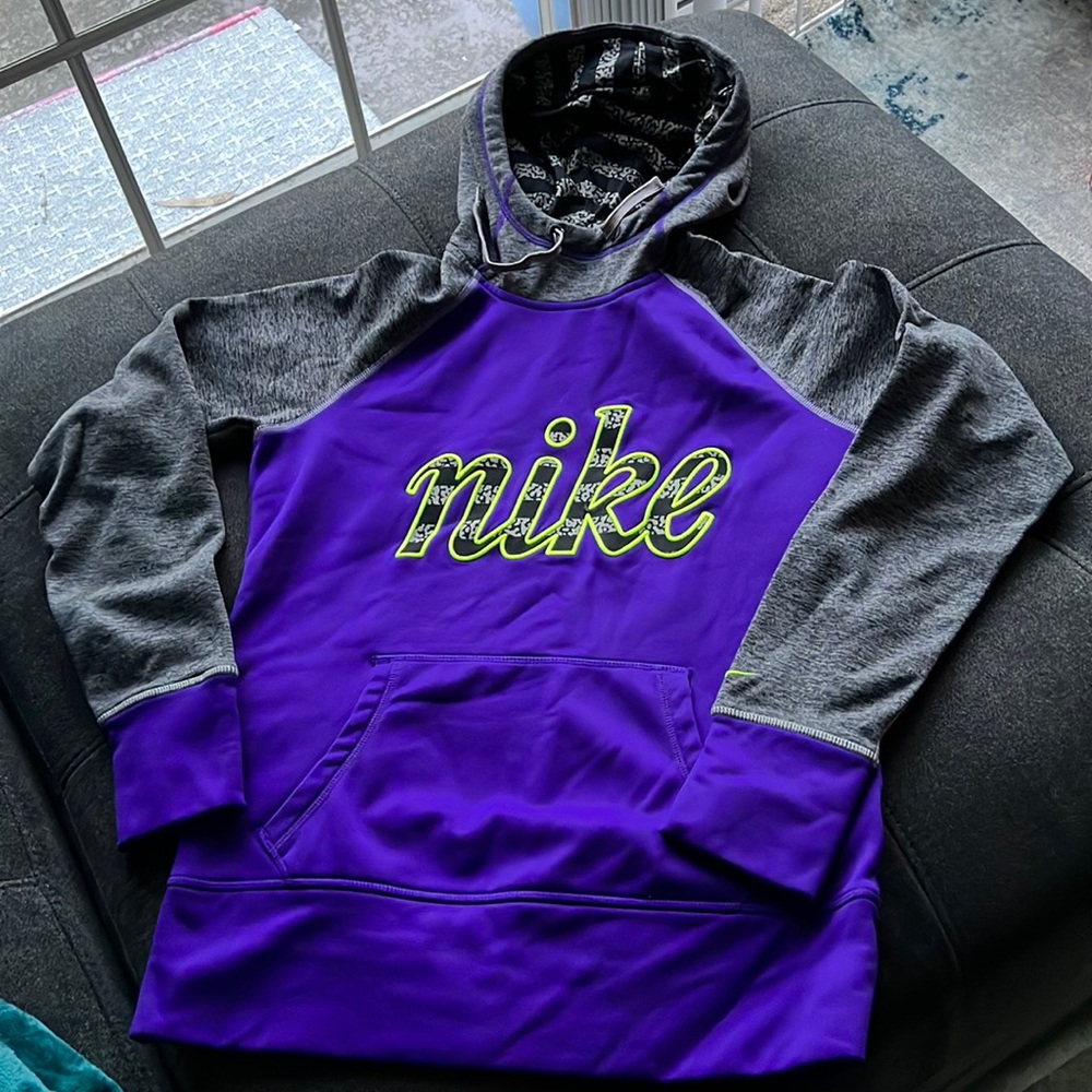 💜💚Nike Therma fit sweatshirt 💚💜